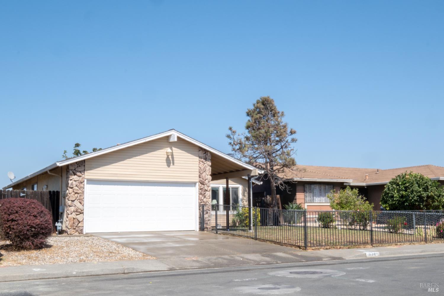 Detail Gallery Image 2 of 29 For 1634 Severus Dr, Vallejo,  CA 94589 - 4 Beds | 2 Baths