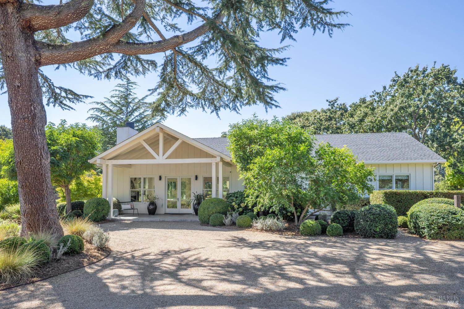 Detail Gallery Image 4 of 96 For 20685 5th St, Sonoma,  CA 95476 - 3 Beds | 3/1 Baths