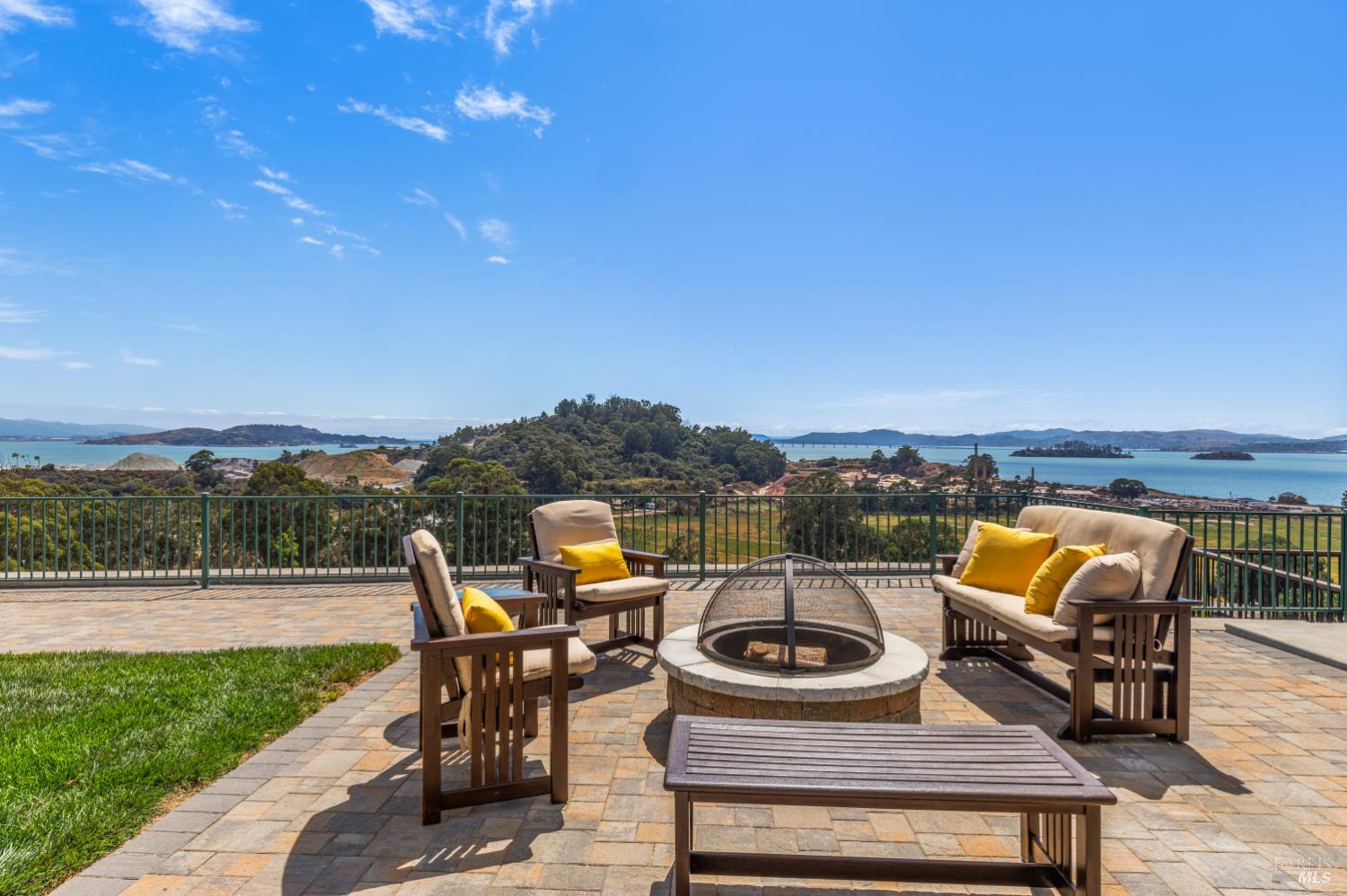 Detail Gallery Image 3 of 56 For 126 San Marino Dr, San Rafael,  CA 94901 - 5 Beds | 3/1 Baths