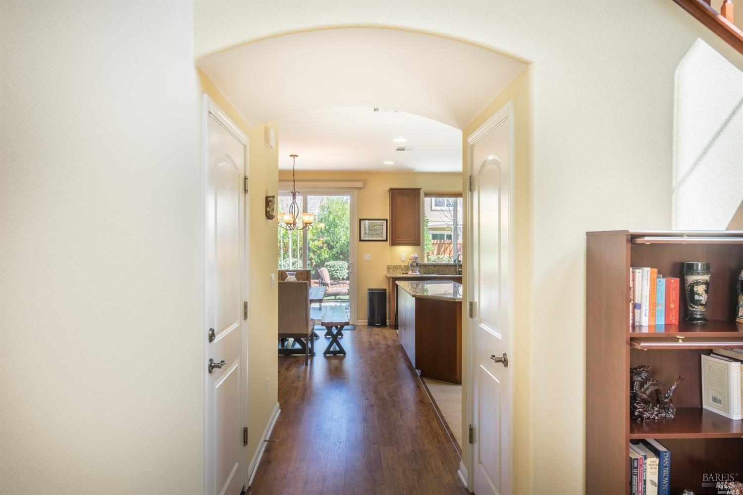 Detail Gallery Image 2 of 22 For 2222 Newcastle Dr, Vacaville,  CA 95687 - 3 Beds | 2/1 Baths