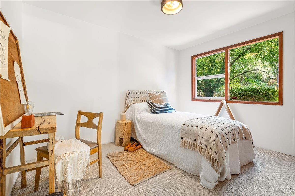 Detail Gallery Image 10 of 24 For 84 Canyon Rd, Fairfax,  CA 94930 - 3 Beds | 1 Baths