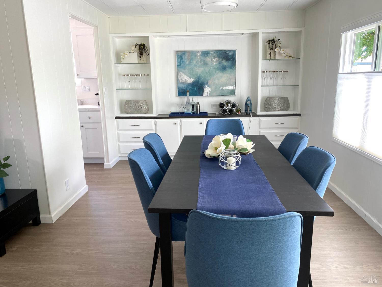 Detail Gallery Image 7 of 22 For 504 Vera Cruz Ave, Novato,  CA 94949 - 2 Beds | 2 Baths