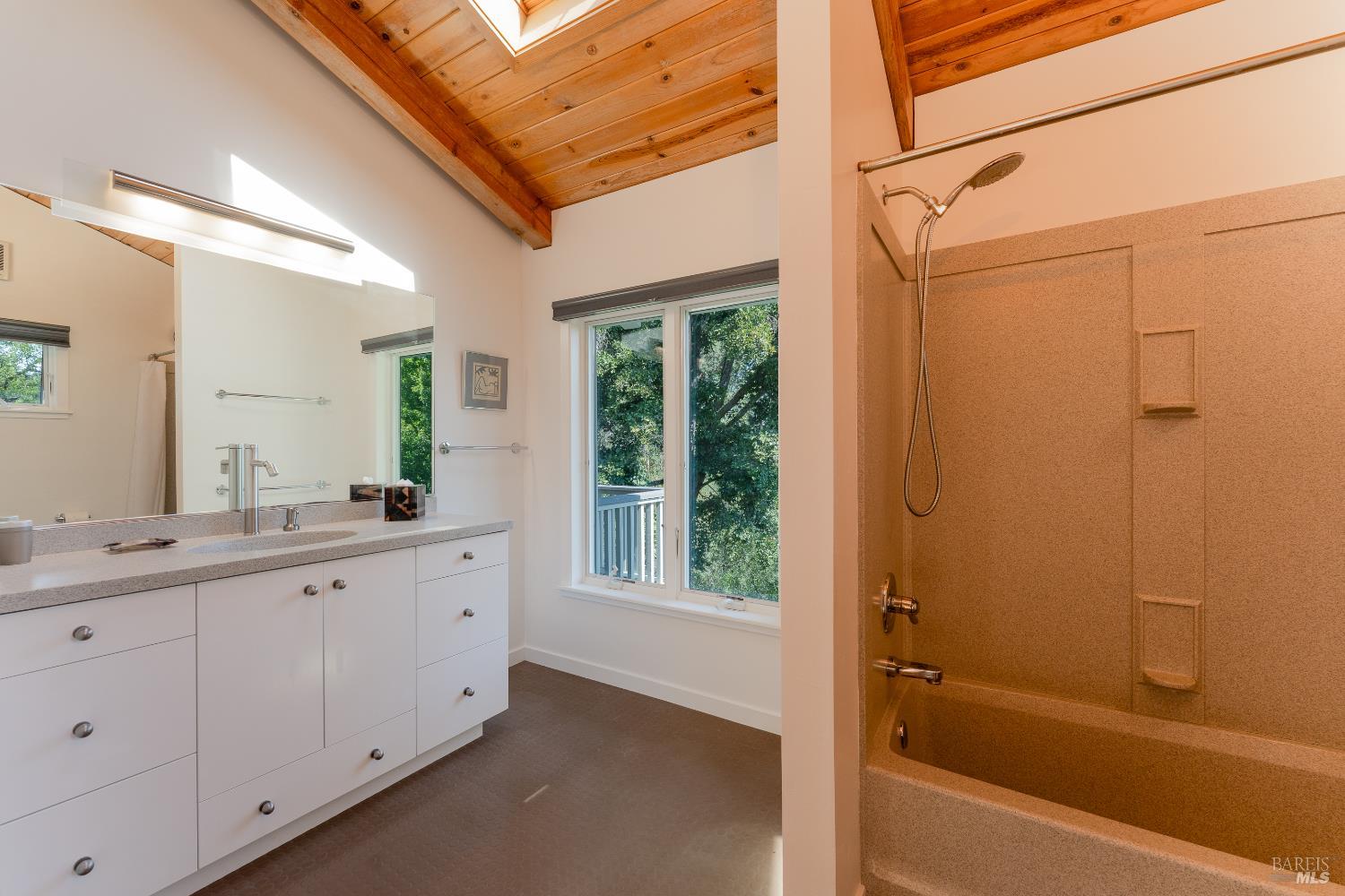 Detail Gallery Image 25 of 86 For 8301 West Side Potter Valley Rd, Potter Valley,  CA 95469 - 2 Beds | 3 Baths