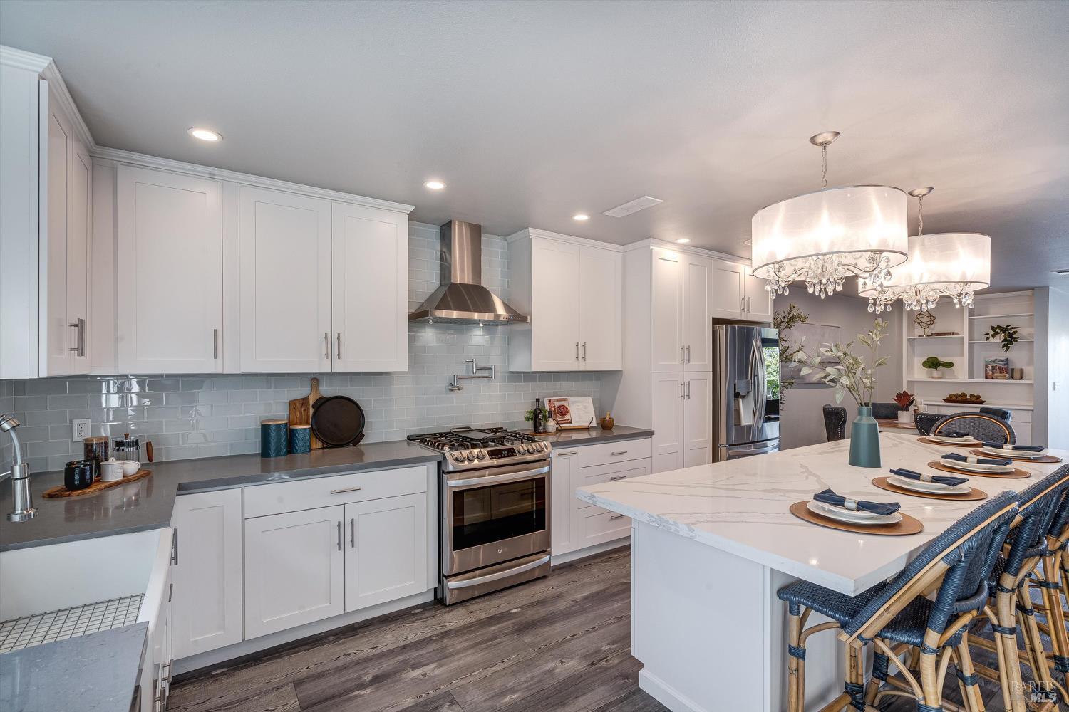 Detail Gallery Image 10 of 58 For 925 Marina Dr, Napa,  CA 94559 - 3 Beds | 2/1 Baths