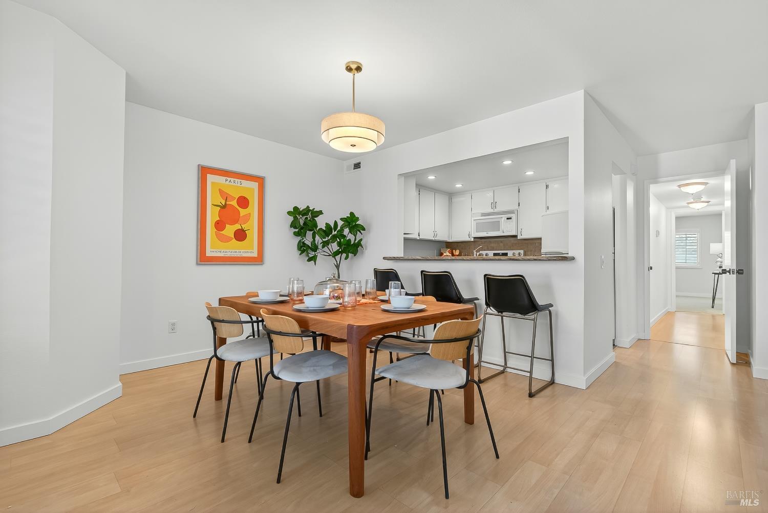 Detail Gallery Image 9 of 28 For 71 Scottsdale Way, Novato,  CA 94947 - 2 Beds | 1/1 Baths