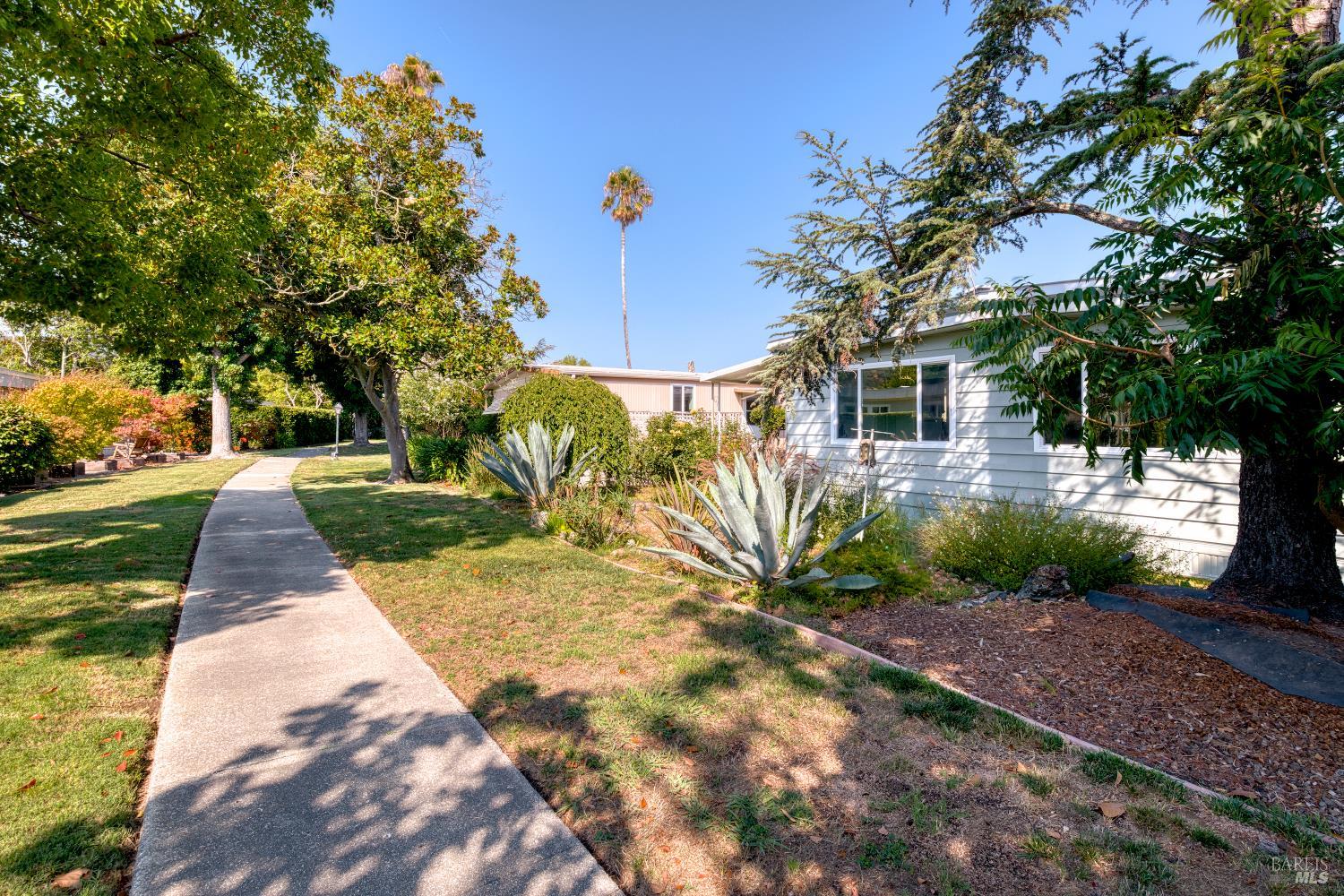 Detail Gallery Image 2 of 35 For 708 Seville Way, Novato,  CA 94949 - 2 Beds | 2 Baths