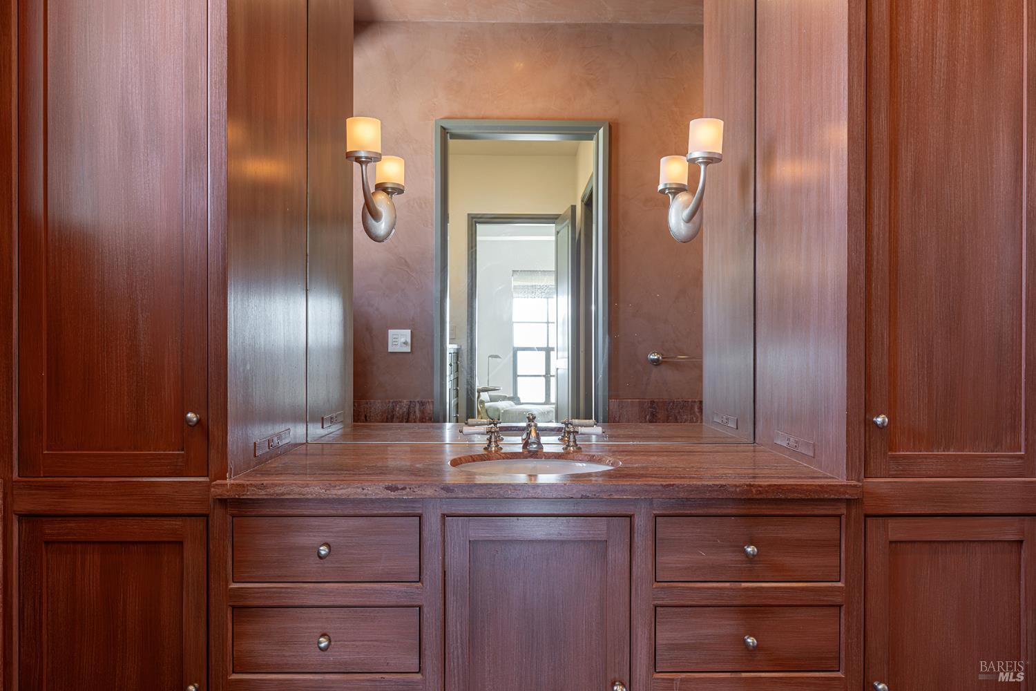 Detail Gallery Image 30 of 49 For 33 Hennessey Ridge Rd, Saint Helena,  CA 94574 - 4 Beds | 4/1 Baths