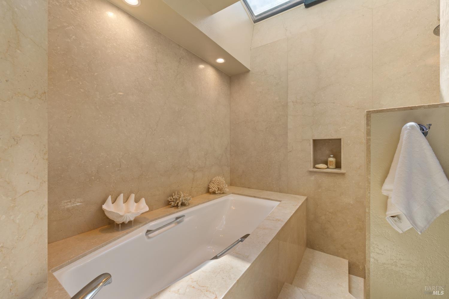 Detail Gallery Image 26 of 56 For 126 San Marino Dr, San Rafael,  CA 94901 - 5 Beds | 3/1 Baths