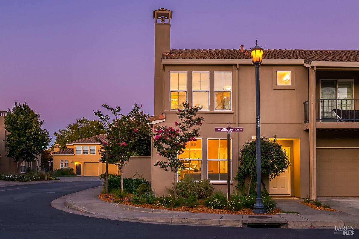 Detail Gallery Image 24 of 28 For 62 Holliday Dr, Novato,  CA 94949 - 2 Beds | 2/1 Baths