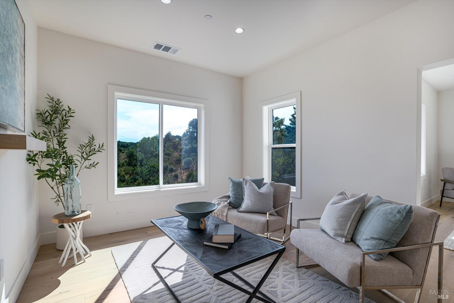 Detail Gallery Image 13 of 35 For 3511 Hanover Pl, Santa Rosa,  CA 95404 - 4 Beds | 3/1 Baths