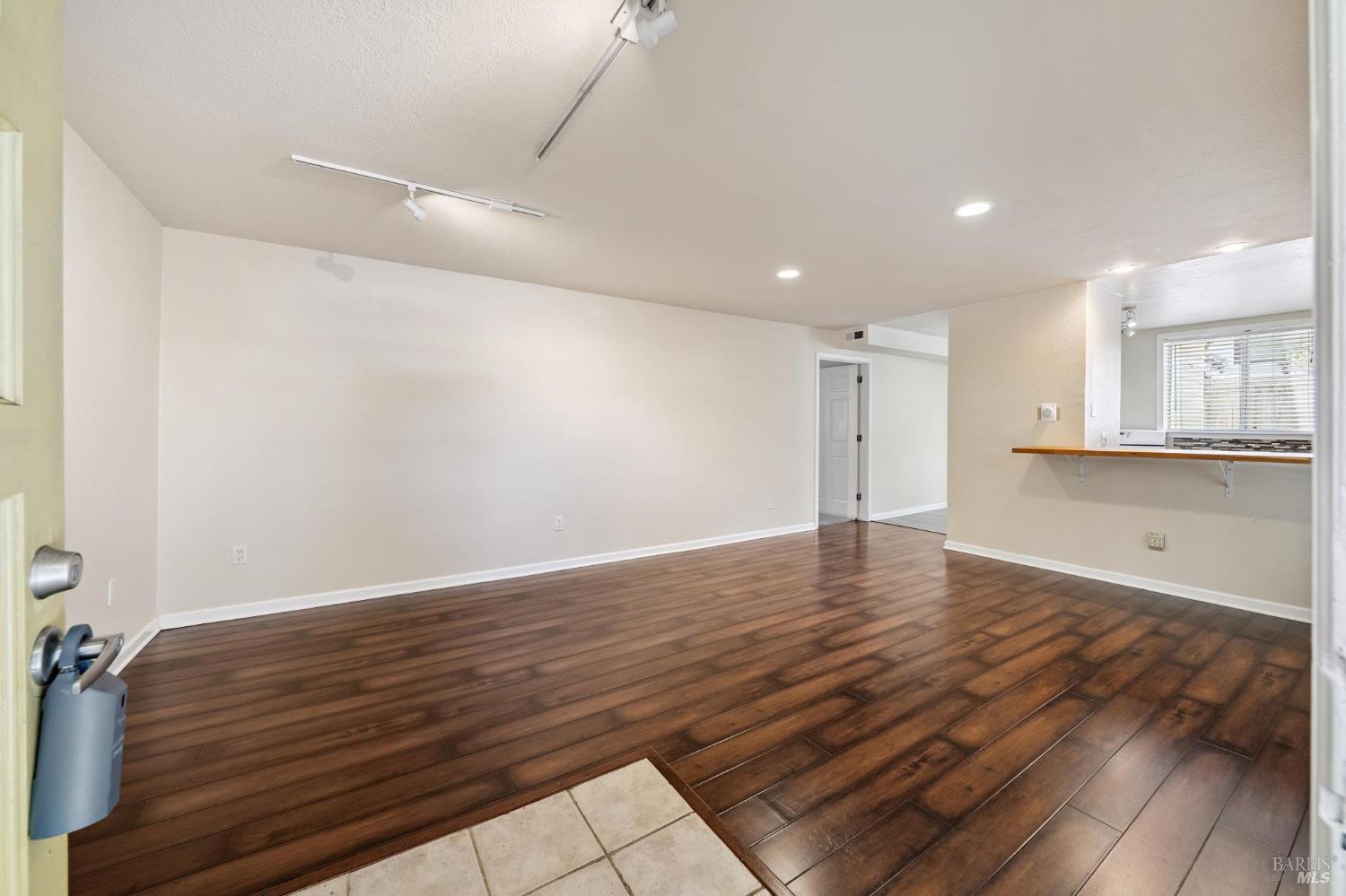 Detail Gallery Image 3 of 38 For 711 San Anselmo Ave, San Anselmo,  CA 94960 - 3 Beds | 3 Baths