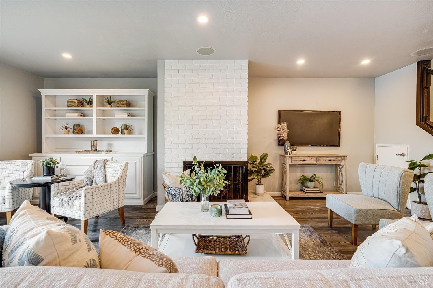 Detail Gallery Image 18 of 58 For 925 Marina Dr, Napa,  CA 94559 - 3 Beds | 2/1 Baths