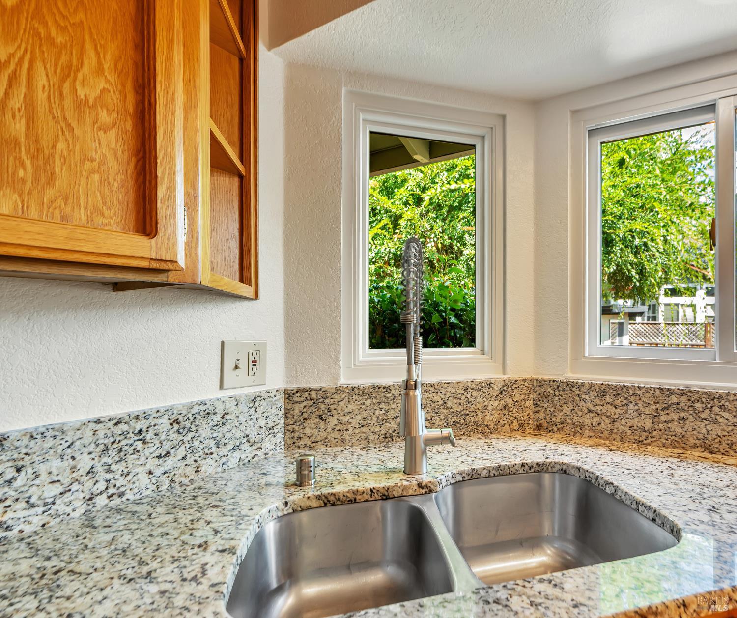 Detail Gallery Image 11 of 36 For 9525 Camelot Dr, Windsor,  CA 95492 - 4 Beds | 2/1 Baths