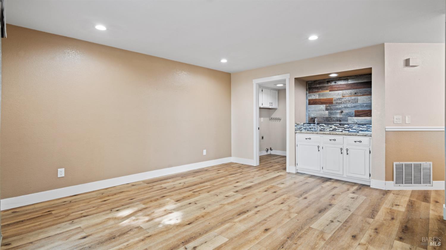 Detail Gallery Image 16 of 44 For 2415 Tea Ct, Fairfield,  CA 94534 - 3 Beds | 2/1 Baths