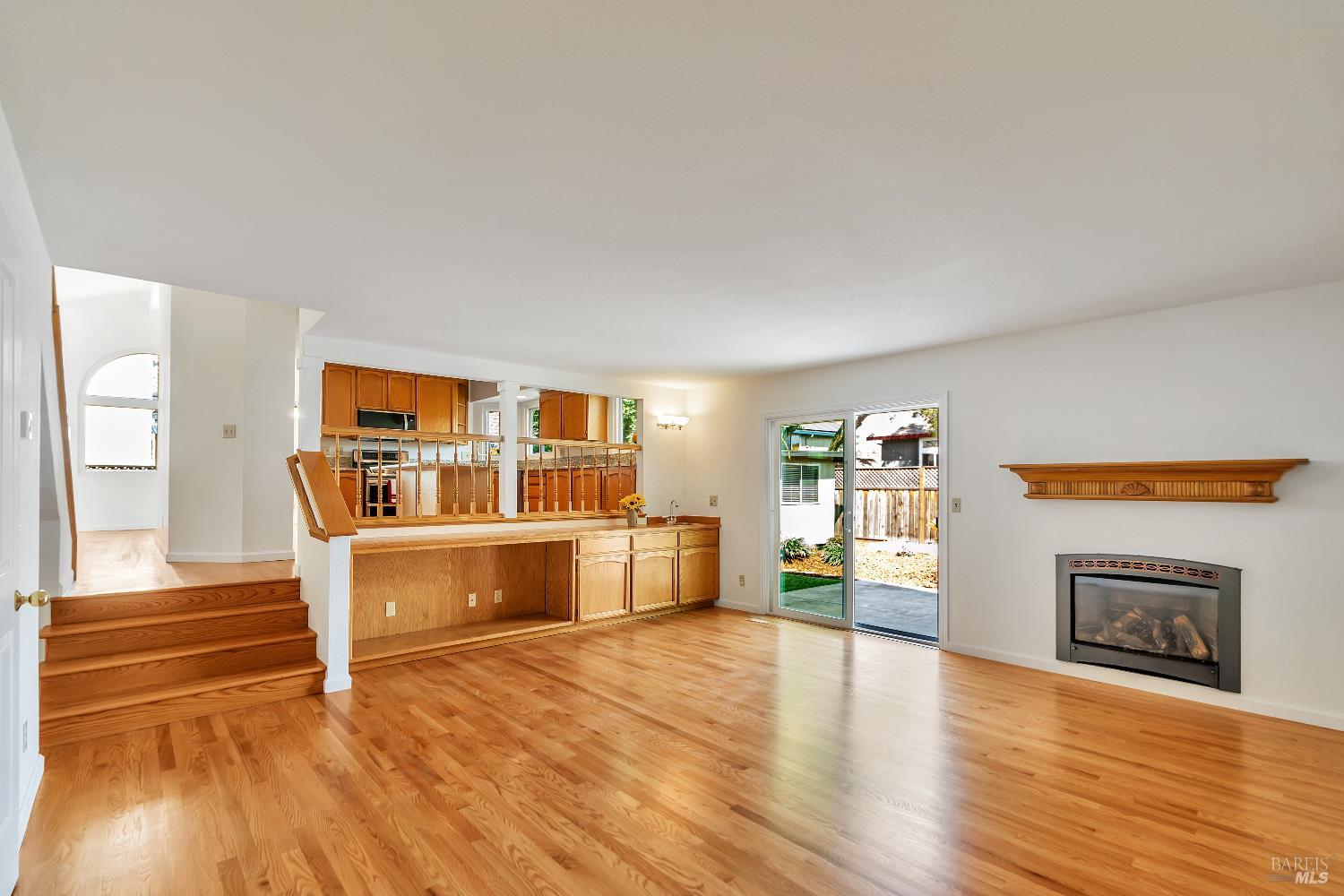 Detail Gallery Image 12 of 36 For 9525 Camelot Dr, Windsor,  CA 95492 - 4 Beds | 2/1 Baths