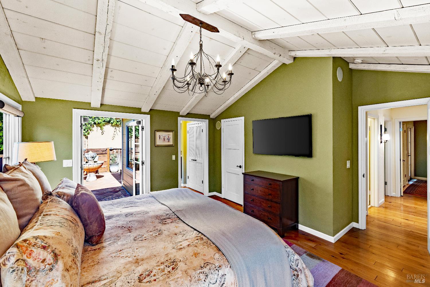 Detail Gallery Image 23 of 44 For 260 Clorinda Ave, San Rafael,  CA 94901 - 4 Beds | 3 Baths