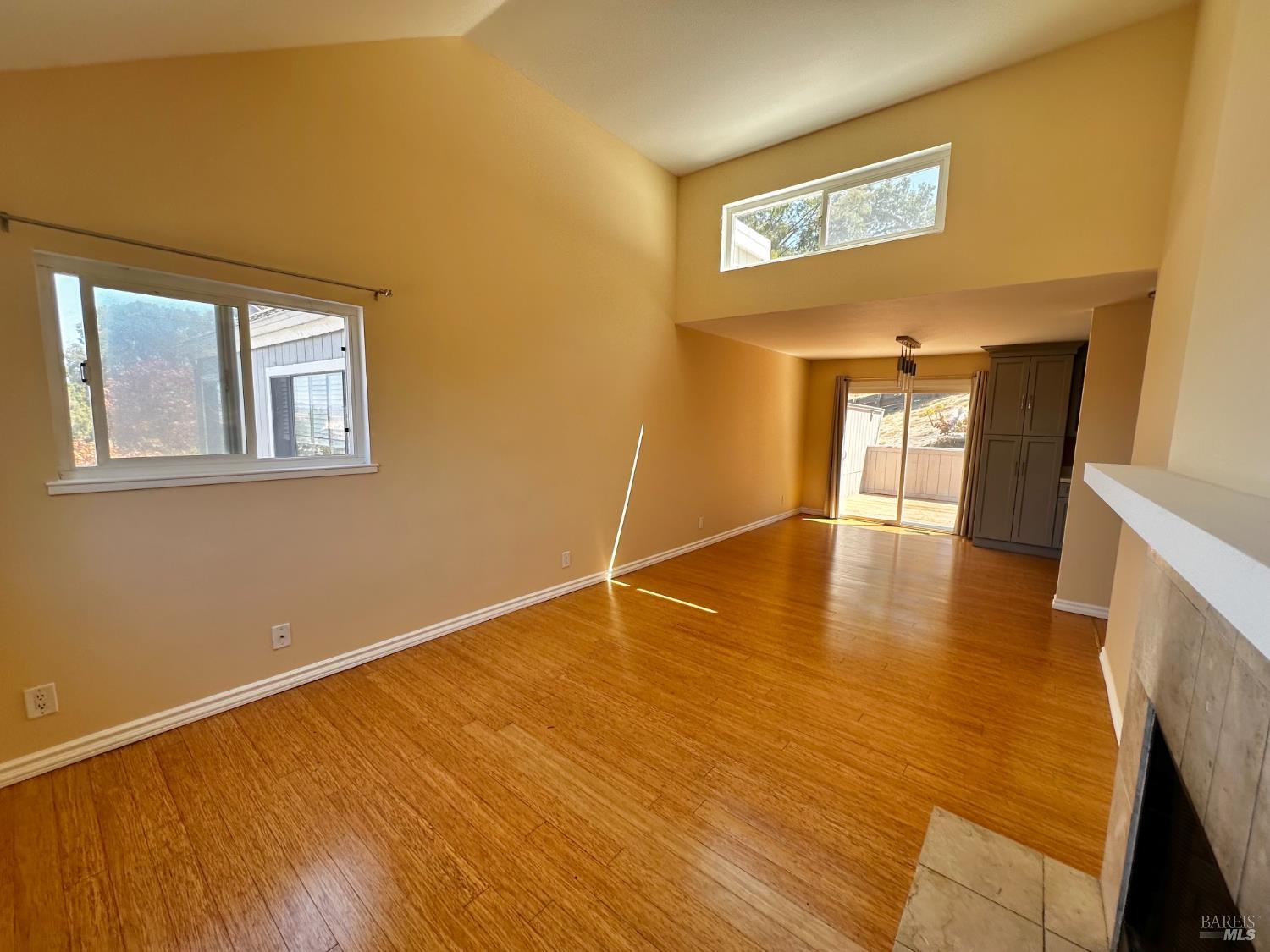 Detail Gallery Image 6 of 14 For 13 Madrid Ct, Novato,  CA 94947 - 3 Beds | 2 Baths