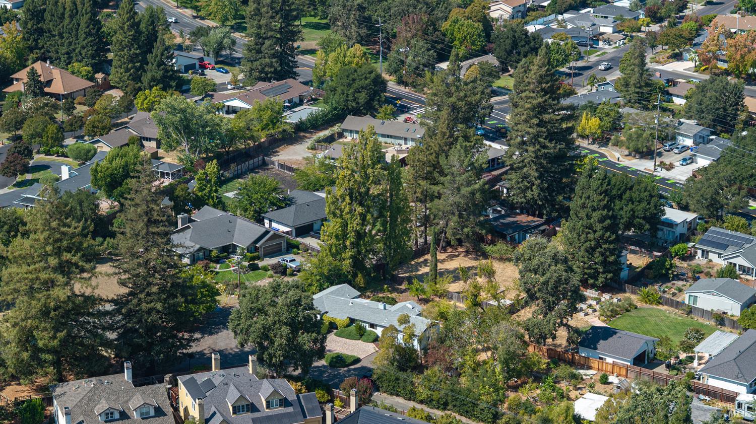 Detail Gallery Image 35 of 38 For 1016 Mccormick Ln, Napa,  CA 94558 - 4 Beds | 2 Baths