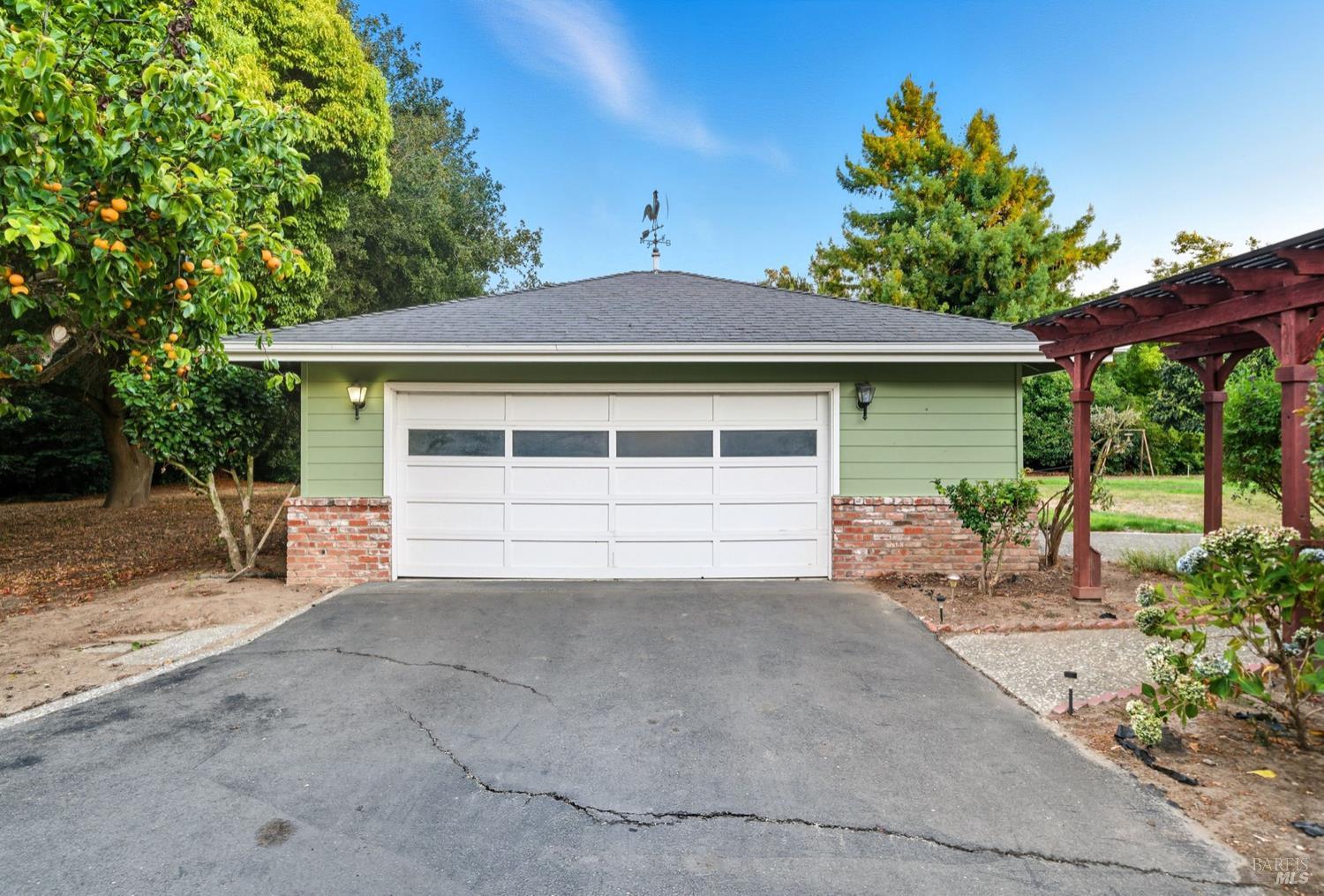 Detail Gallery Image 8 of 60 For 4047 Petaluma Blvd, Petaluma,  CA 94952 - 3 Beds | 2 Baths