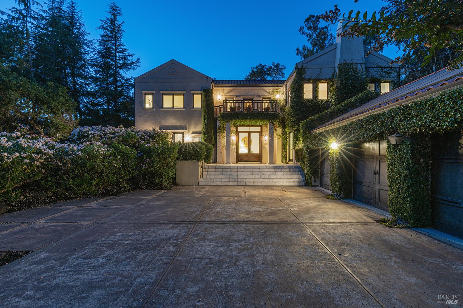 Detail Gallery Image 12 of 72 For 145 Canyon Ct, Napa,  CA 94558 - 5 Beds | 4/1 Baths
