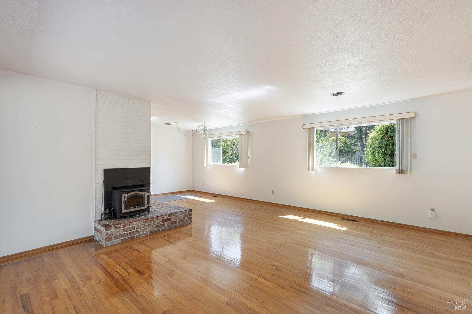 Detail Gallery Image 7 of 38 For 1016 Mccormick Ln, Napa,  CA 94558 - 4 Beds | 2 Baths