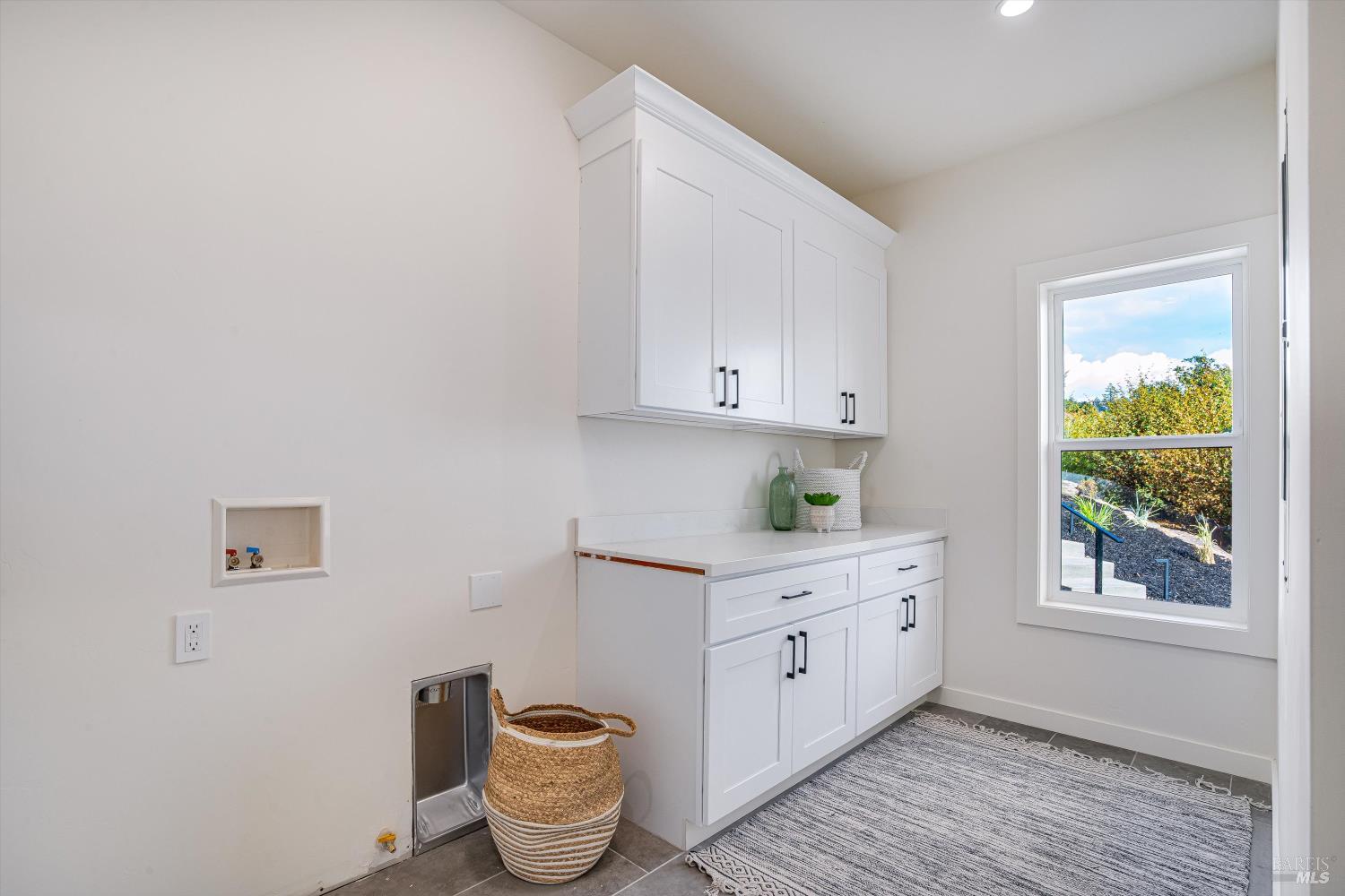 Detail Gallery Image 27 of 35 For 3511 Hanover Pl, Santa Rosa,  CA 95404 - 4 Beds | 3/1 Baths