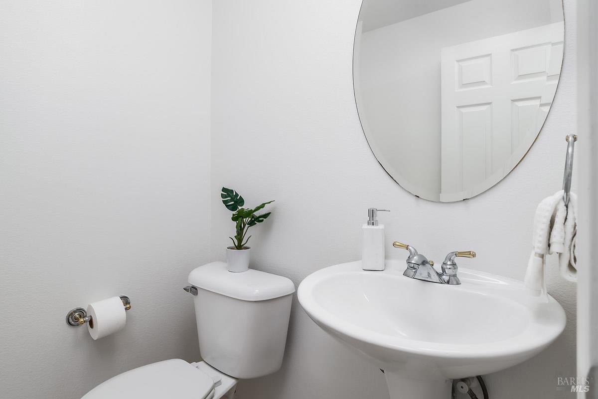 Detail Gallery Image 22 of 28 For 62 Holliday Dr, Novato,  CA 94949 - 2 Beds | 2/1 Baths