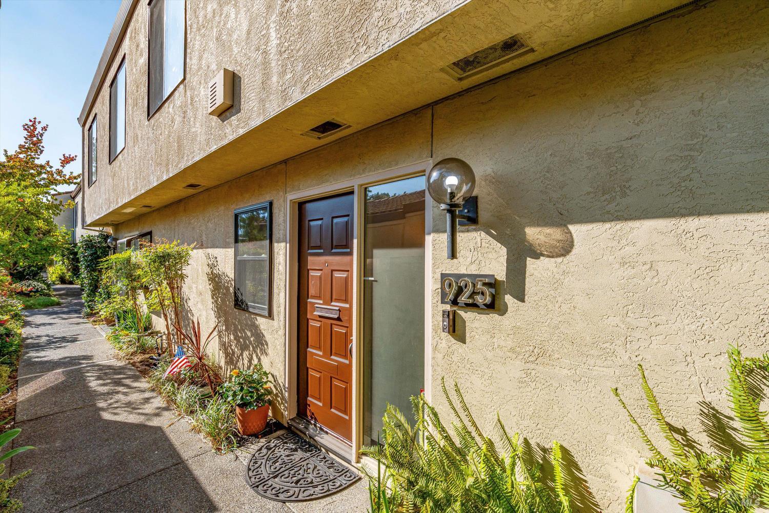 Detail Gallery Image 7 of 58 For 925 Marina Dr, Napa,  CA 94559 - 3 Beds | 2/1 Baths