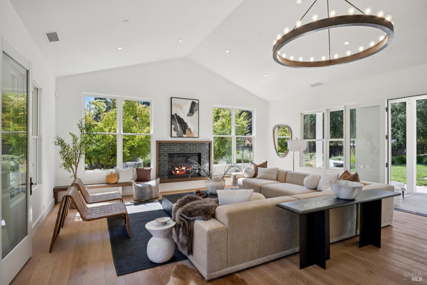 Detail Gallery Image 9 of 96 For 20685 5th St, Sonoma,  CA 95476 - 3 Beds | 3/1 Baths