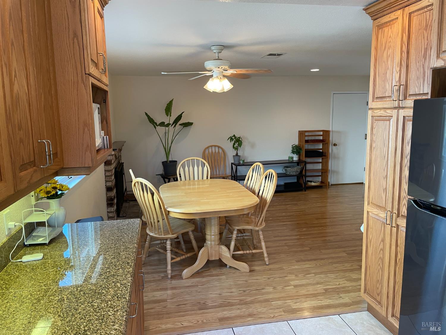 Detail Gallery Image 13 of 27 For 954 Eleanor Ave, Rohnert Park,  CA 94928 - 3 Beds | 2 Baths