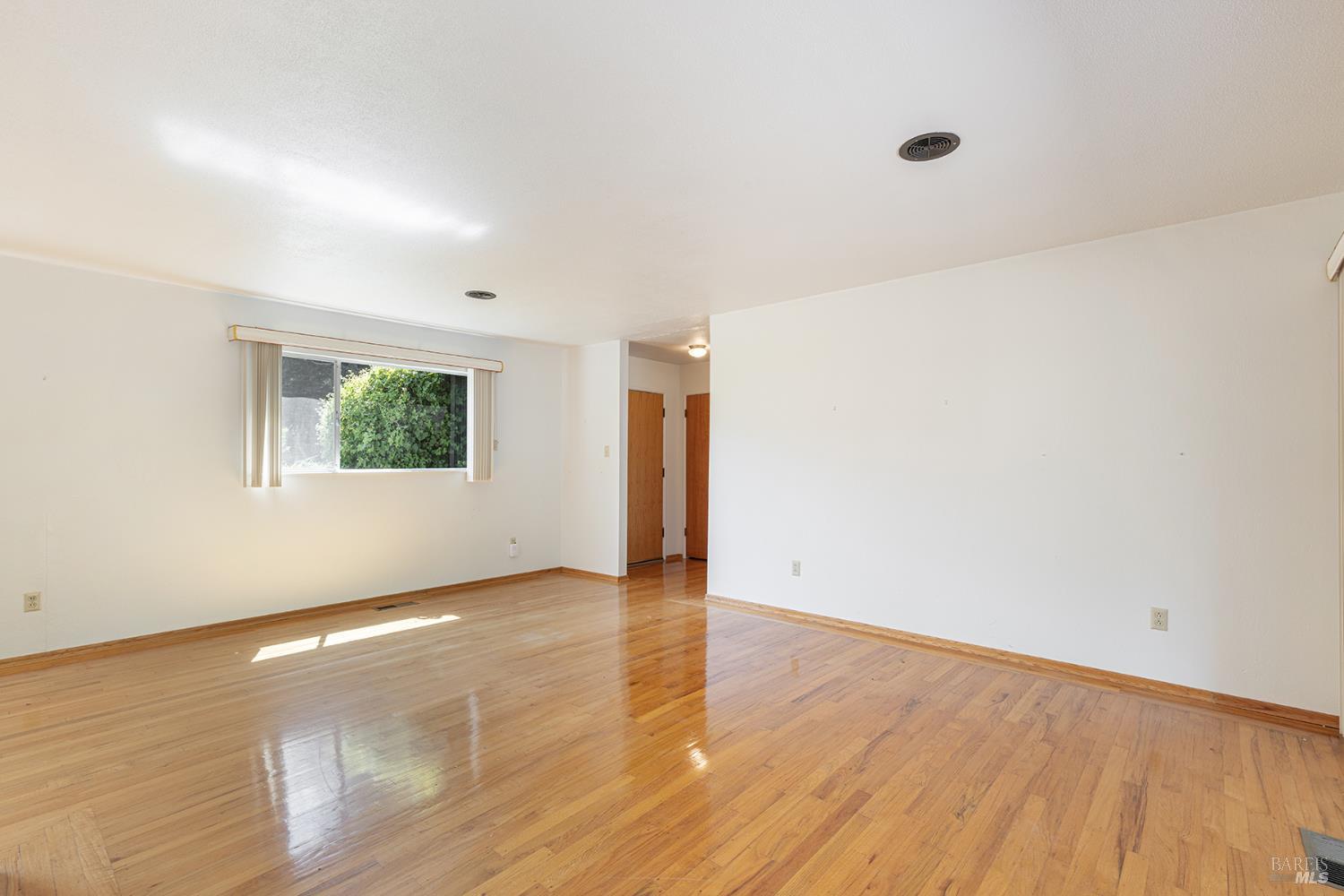 Detail Gallery Image 8 of 38 For 1016 Mccormick Ln, Napa,  CA 94558 - 4 Beds | 2 Baths