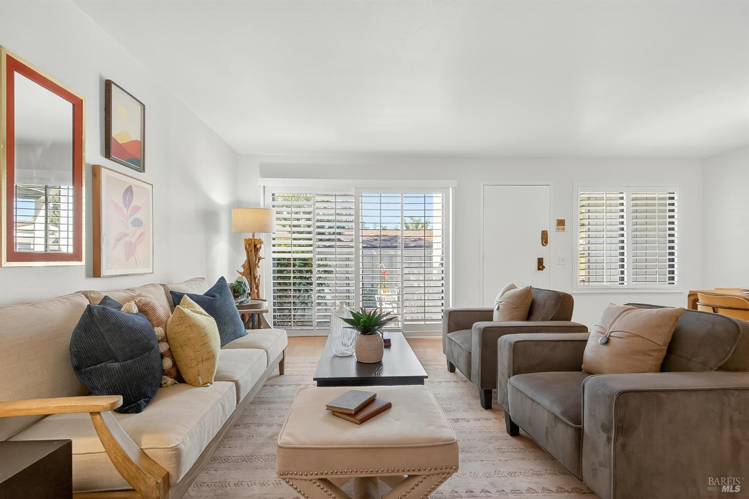 Detail Gallery Image 8 of 28 For 71 Scottsdale Way, Novato,  CA 94947 - 2 Beds | 1/1 Baths
