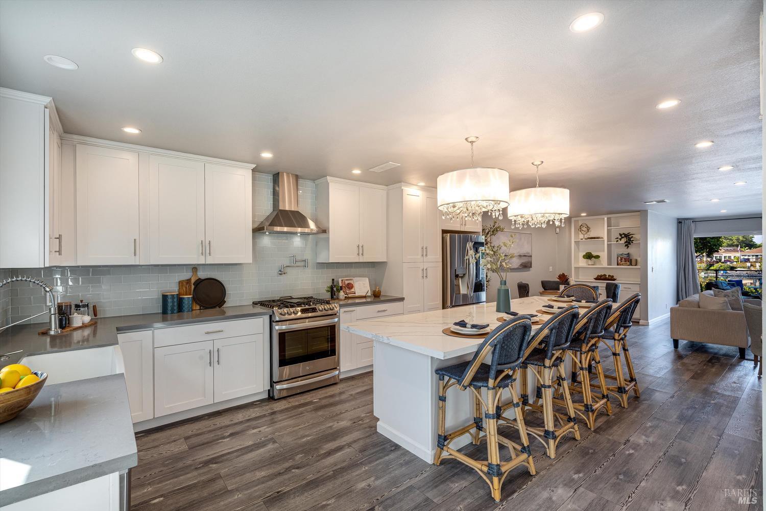 Detail Gallery Image 8 of 58 For 925 Marina Dr, Napa,  CA 94559 - 3 Beds | 2/1 Baths