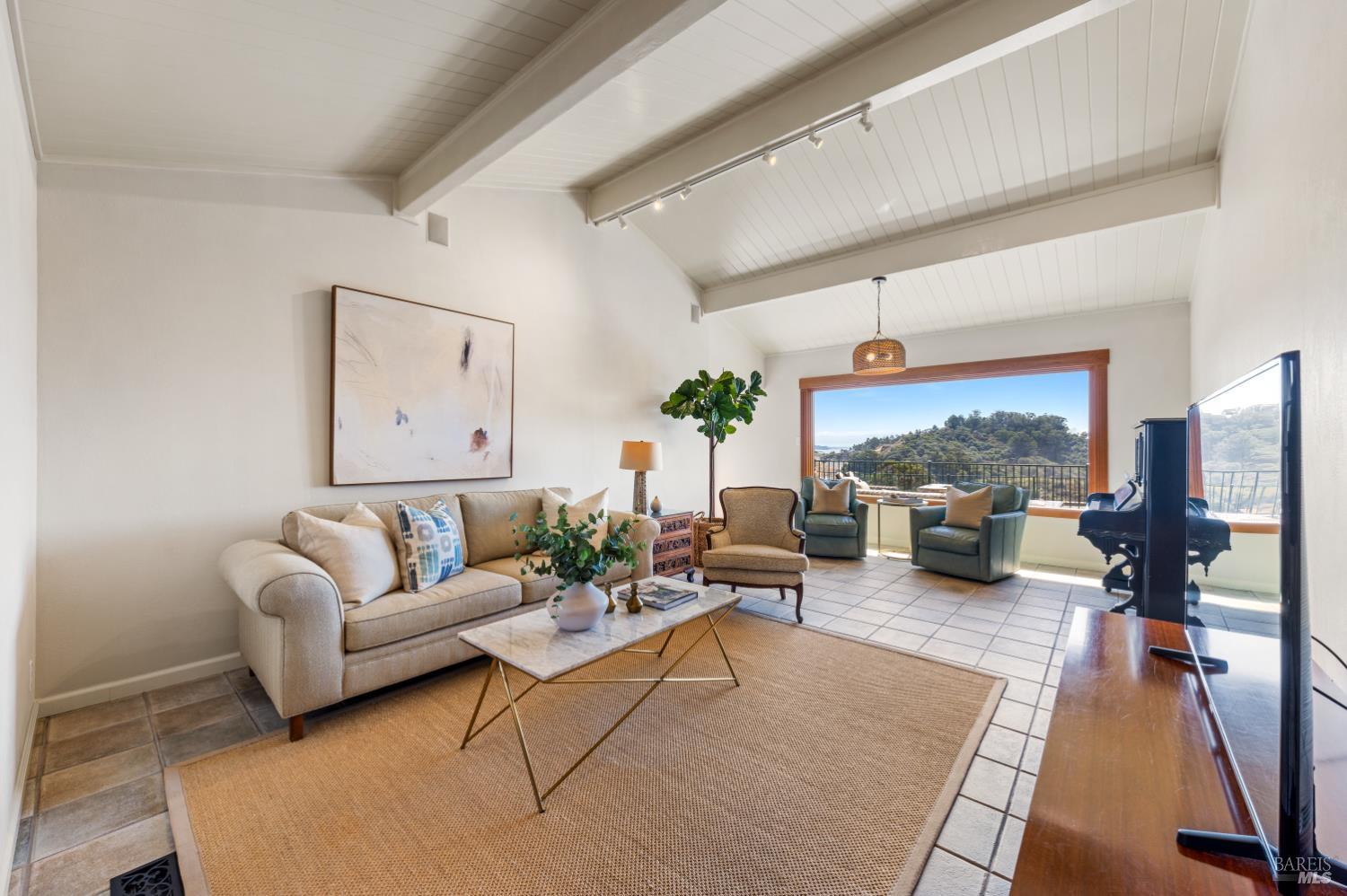 Detail Gallery Image 4 of 56 For 126 San Marino Dr, San Rafael,  CA 94901 - 5 Beds | 3/1 Baths
