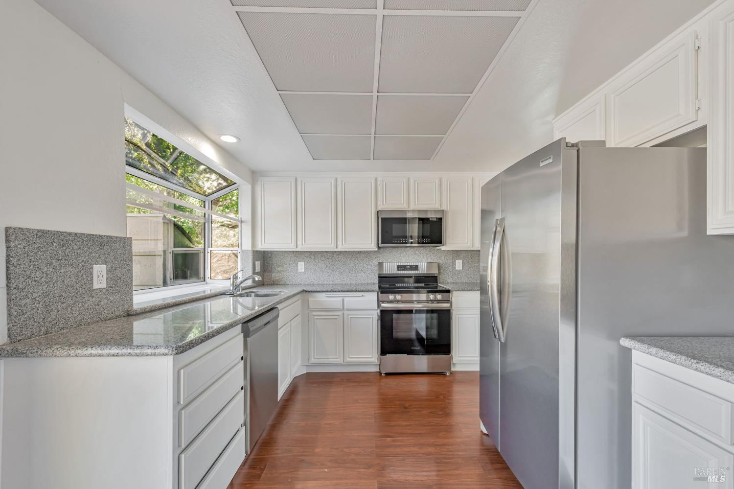 Detail Gallery Image 10 of 31 For 107 Partridge Dr, Novato,  CA 94945 - 3 Beds | 2 Baths