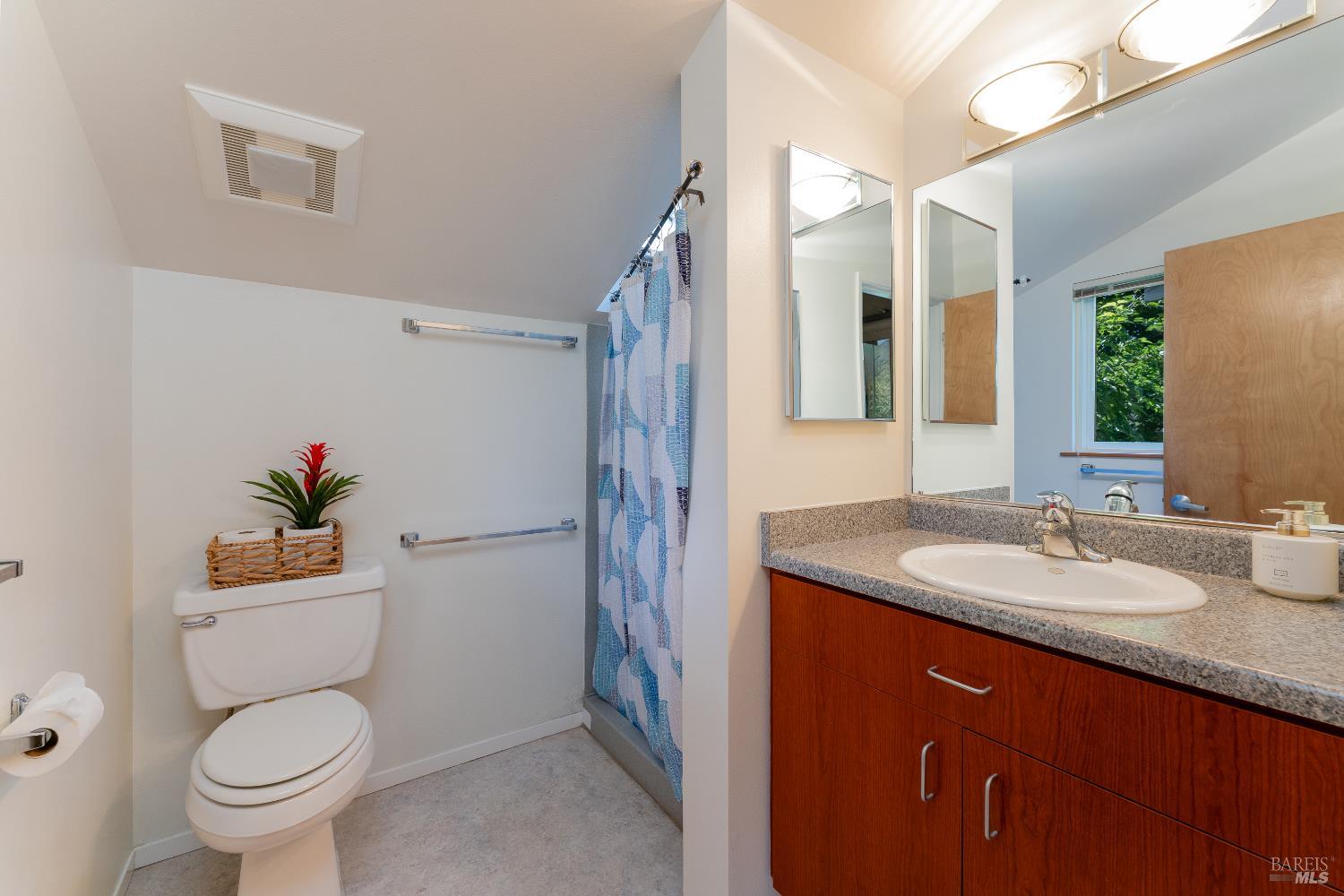 Detail Gallery Image 76 of 86 For 8301 West Side Potter Valley Rd, Potter Valley,  CA 95469 - 2 Beds | 3 Baths