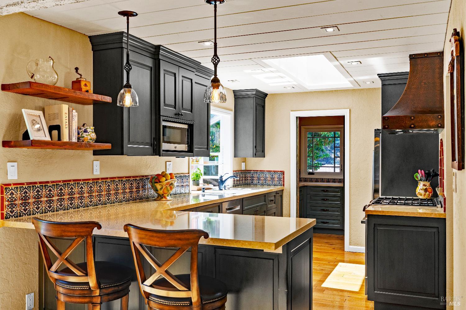 Detail Gallery Image 15 of 44 For 260 Clorinda Ave, San Rafael,  CA 94901 - 4 Beds | 3 Baths