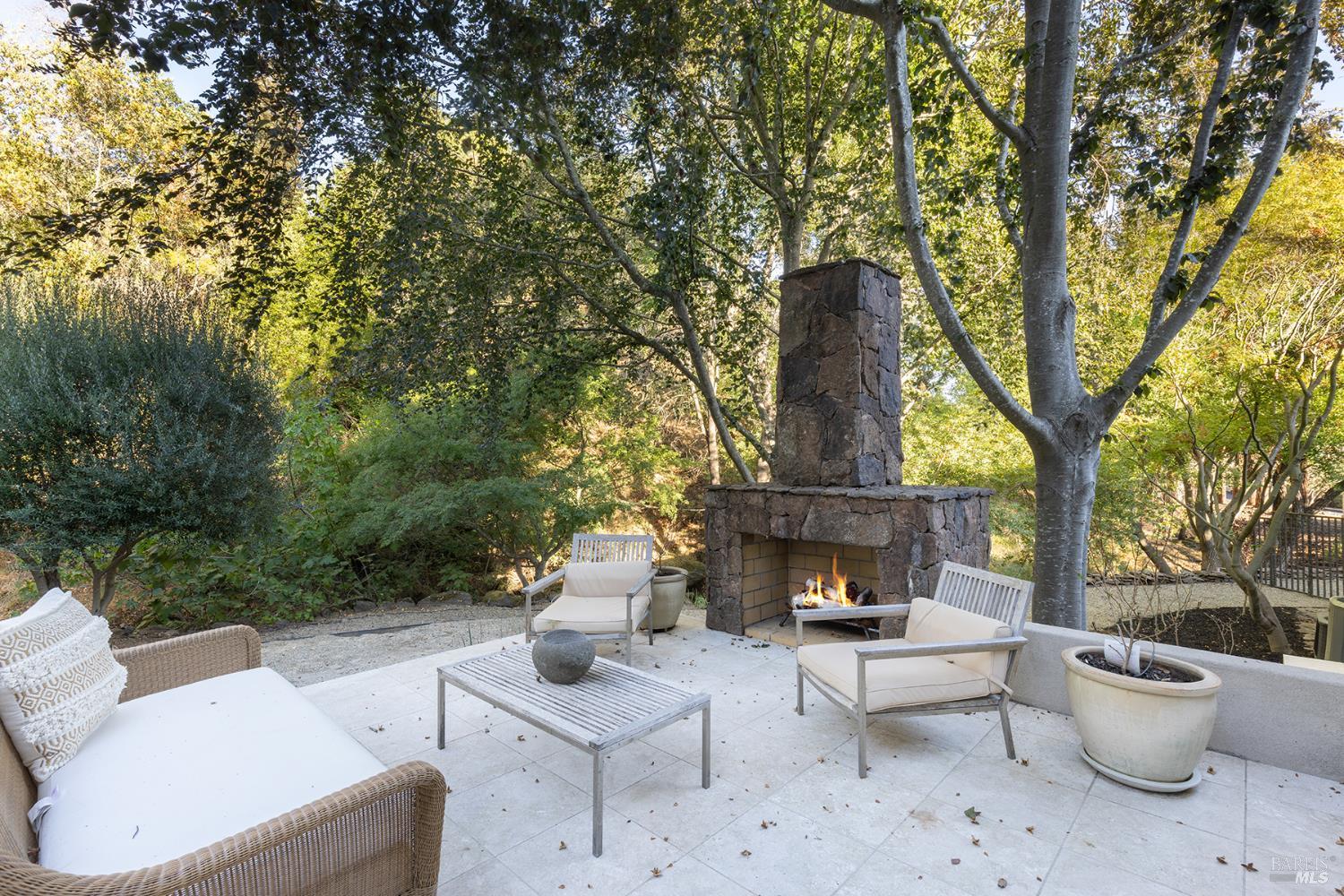 Detail Gallery Image 5 of 72 For 145 Canyon Ct, Napa,  CA 94558 - 5 Beds | 4/1 Baths