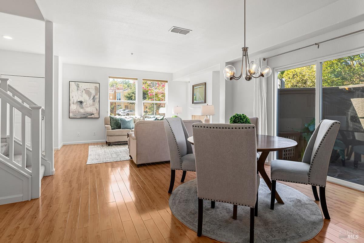 Detail Gallery Image 11 of 28 For 62 Holliday Dr, Novato,  CA 94949 - 2 Beds | 2/1 Baths