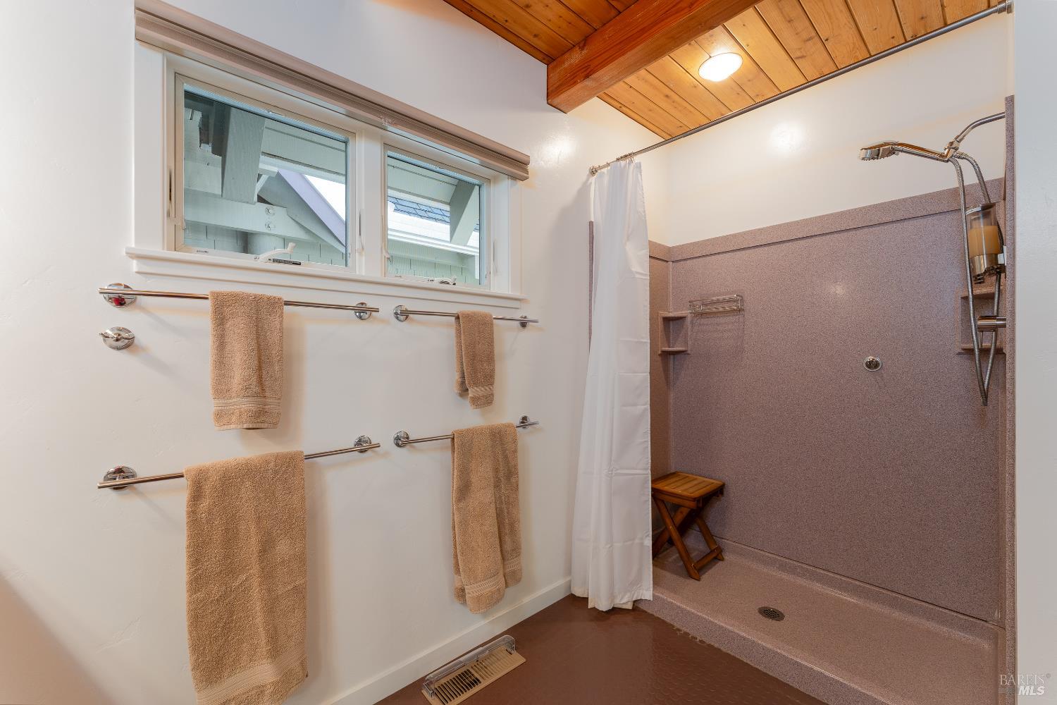 Detail Gallery Image 20 of 86 For 8301 West Side Potter Valley Rd, Potter Valley,  CA 95469 - 2 Beds | 3 Baths