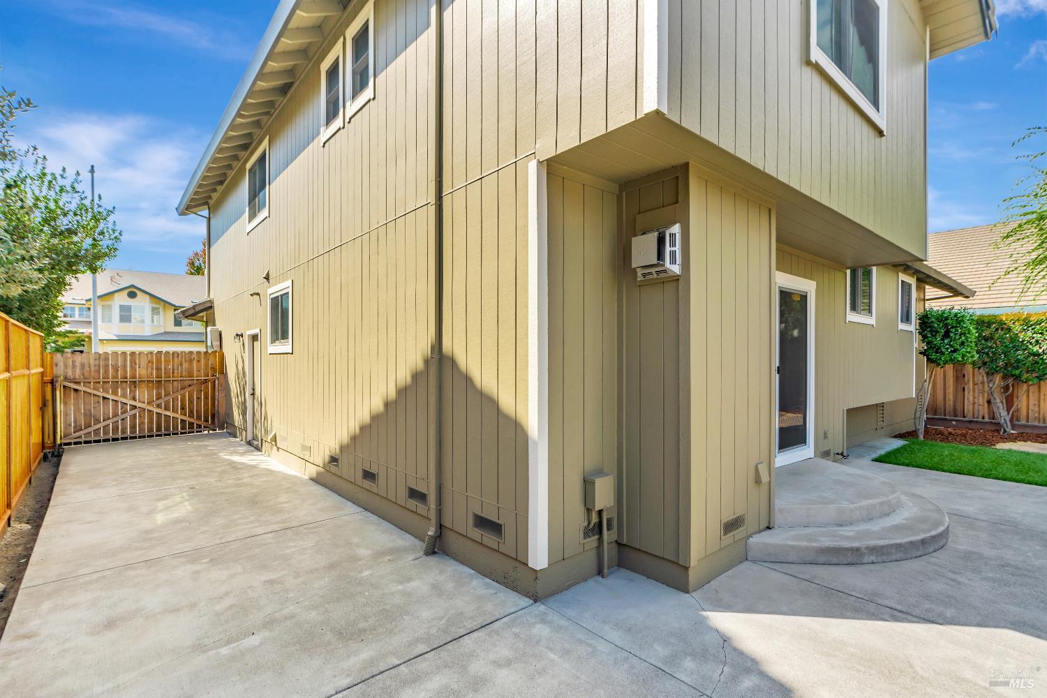 Detail Gallery Image 31 of 36 For 9525 Camelot Dr, Windsor,  CA 95492 - 4 Beds | 2/1 Baths