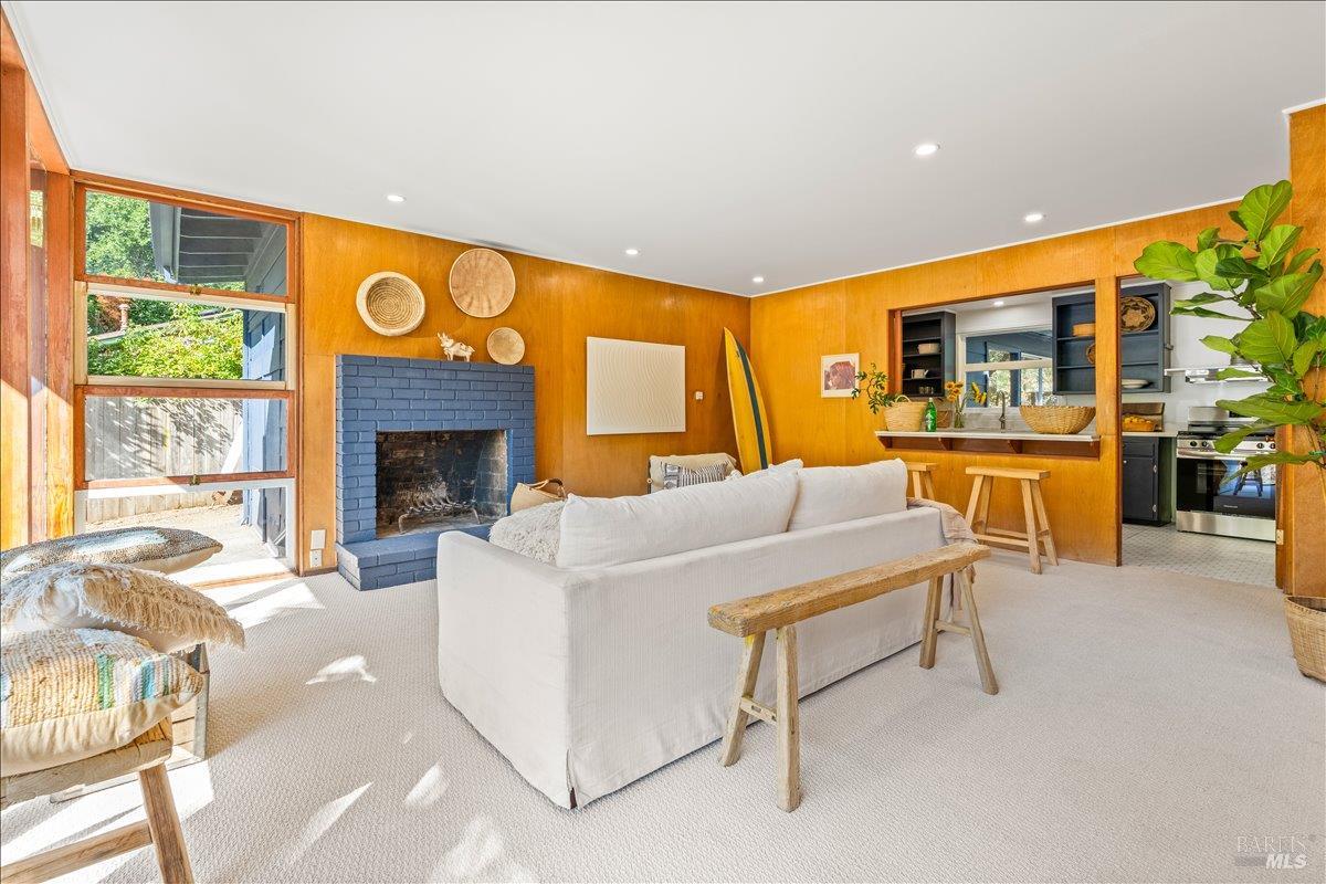 Detail Gallery Image 6 of 24 For 84 Canyon Rd, Fairfax,  CA 94930 - 3 Beds | 1 Baths