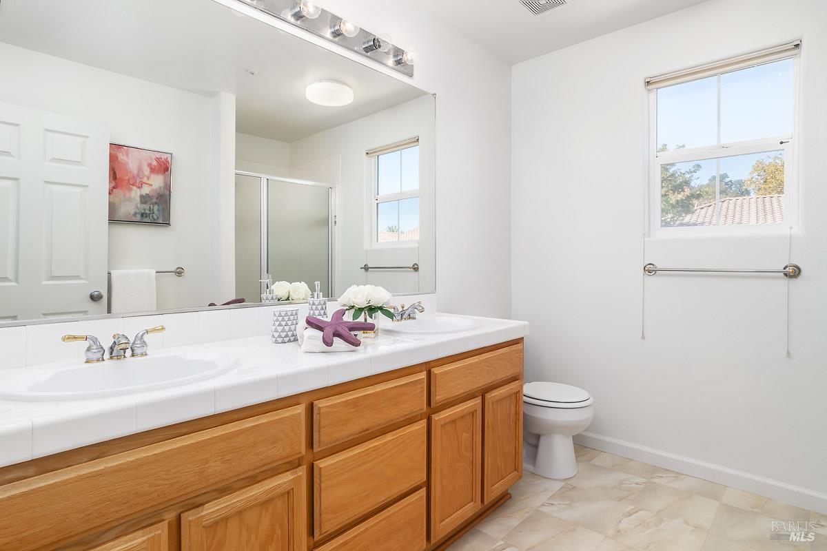 Detail Gallery Image 16 of 28 For 62 Holliday Dr, Novato,  CA 94949 - 2 Beds | 2/1 Baths