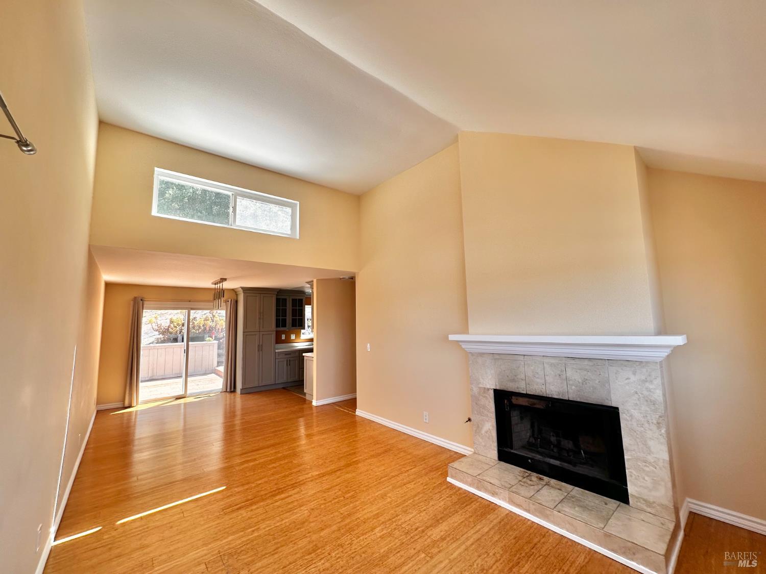 Detail Gallery Image 4 of 14 For 13 Madrid Ct, Novato,  CA 94947 - 3 Beds | 2 Baths