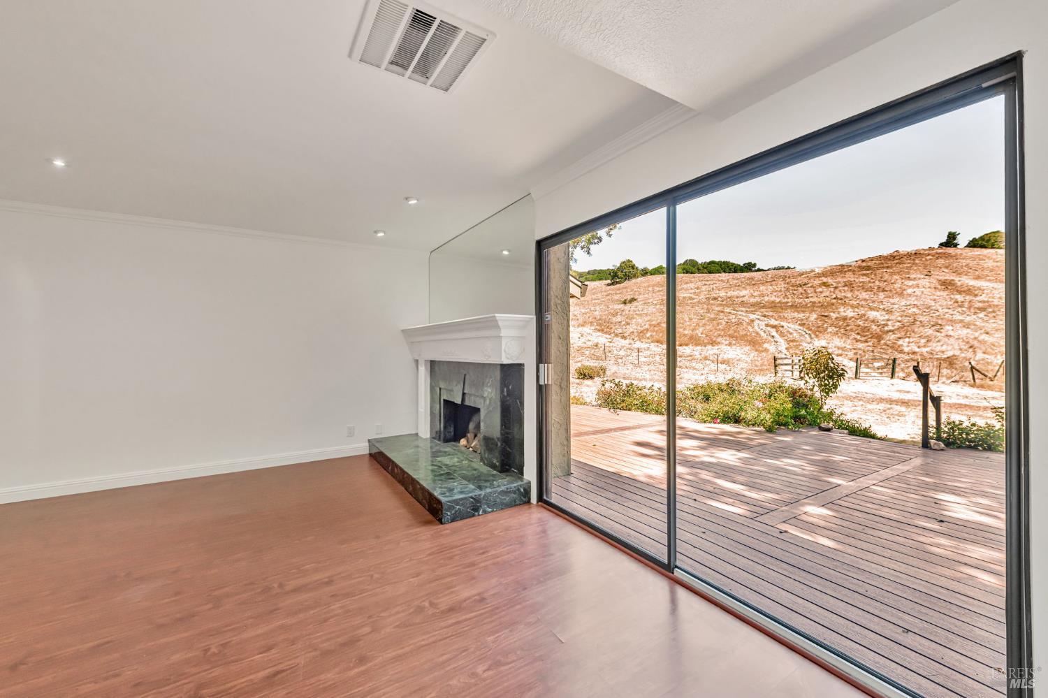 Detail Gallery Image 7 of 31 For 107 Partridge Dr, Novato,  CA 94945 - 3 Beds | 2 Baths