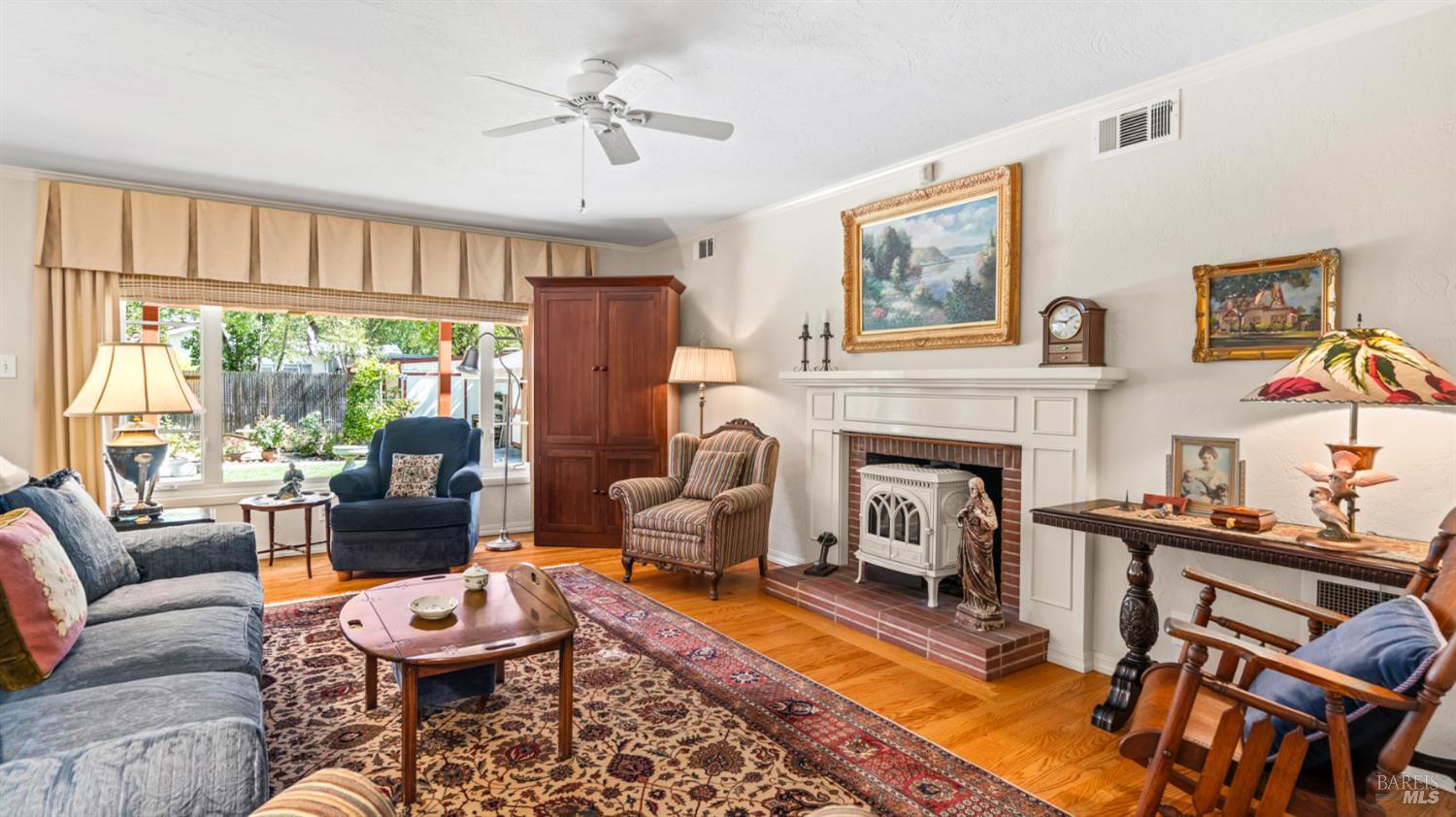 Detail Gallery Image 8 of 63 For 1036 Washington St, Fairfield,  CA 94533 - 3 Beds | 2 Baths