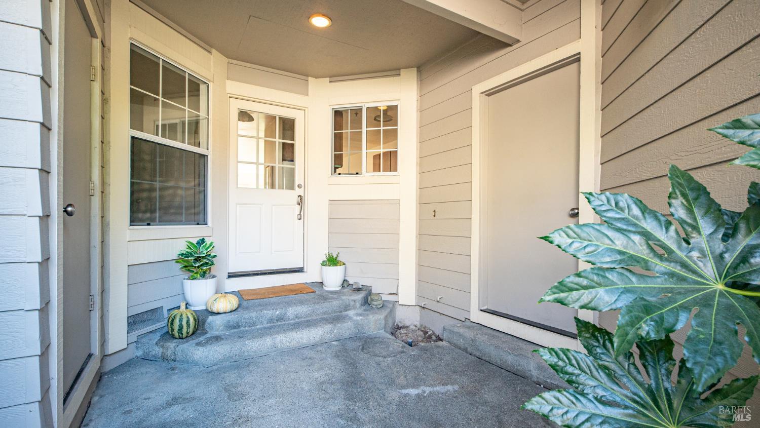Detail Gallery Image 2 of 36 For 4 Bridle Path Ln, Novato,  CA 94945 - 2 Beds | 1 Baths