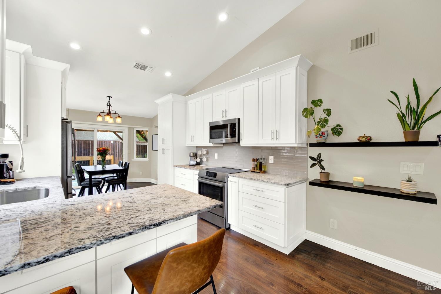Detail Gallery Image 7 of 48 For 376 Bishop Dr, Vacaville,  CA 95687 - 3 Beds | 2 Baths