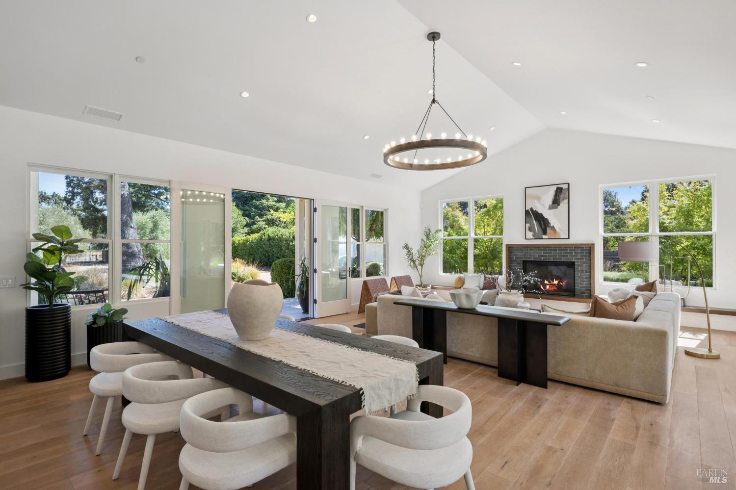Detail Gallery Image 16 of 96 For 20685 5th St, Sonoma,  CA 95476 - 3 Beds | 3/1 Baths