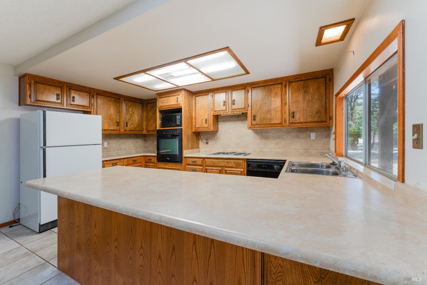 Detail Gallery Image 11 of 33 For 641 Blue Oak Dr, Ukiah,  CA 95482 - 4 Beds | 2 Baths